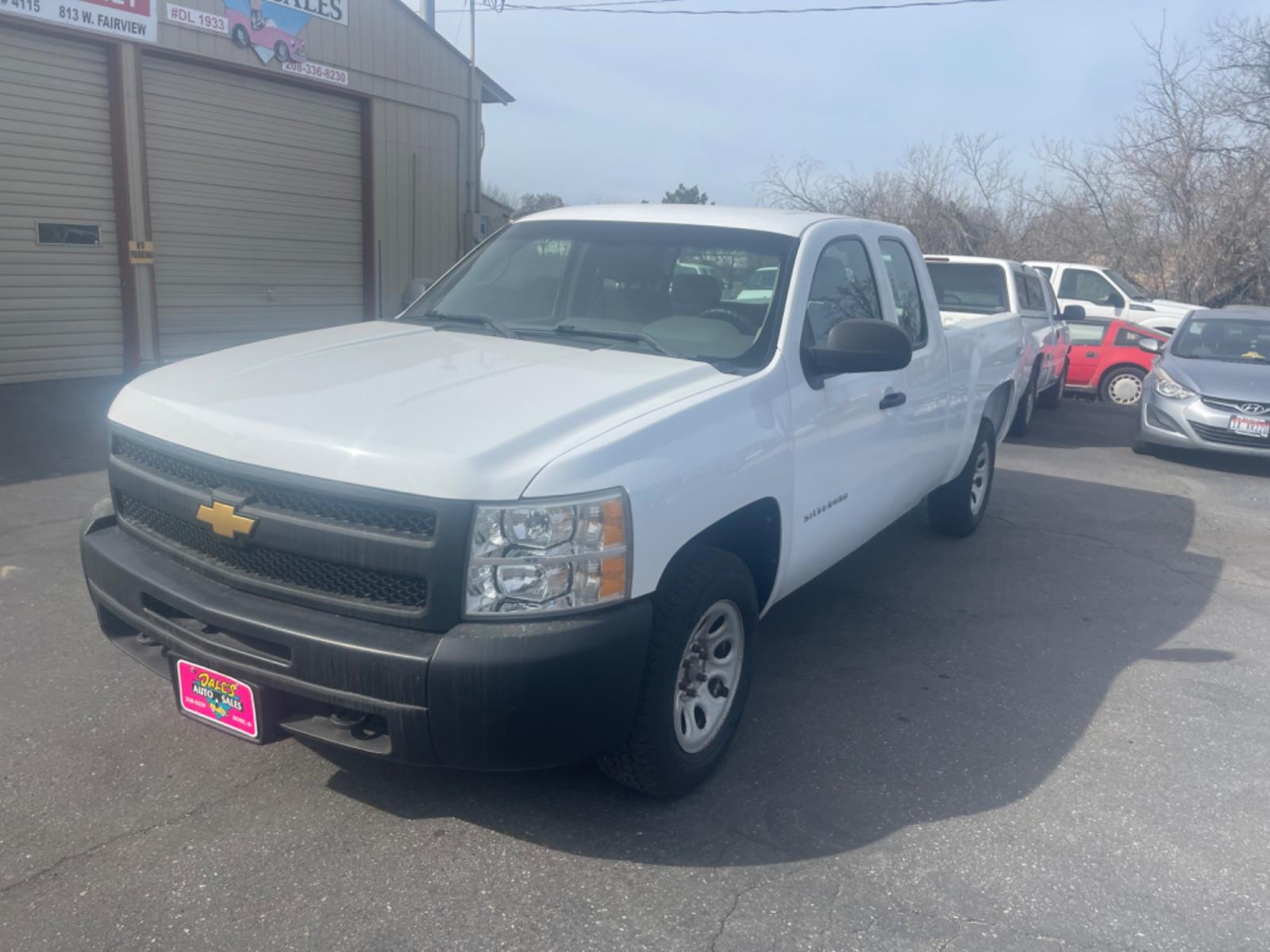 2011 Chevrolet Silverado 1500 Work Truck Ext. Cab 4WD (1GCRKPE36BZ) with an 5.3L V8 OHV 16V FFV engine, 4-Speed Automatic transmission, located at 813 E Fairview Ave, Meridian , ID, 83642, (208) 336-8230, 43.618851, -116.384010 - Photo #2